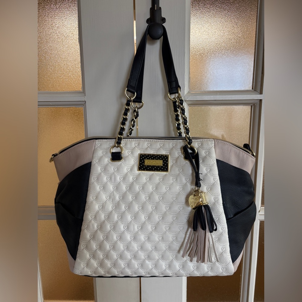Betsy Johnson Quilted Bow Tote Bag – Cream/Black/Blush – Large